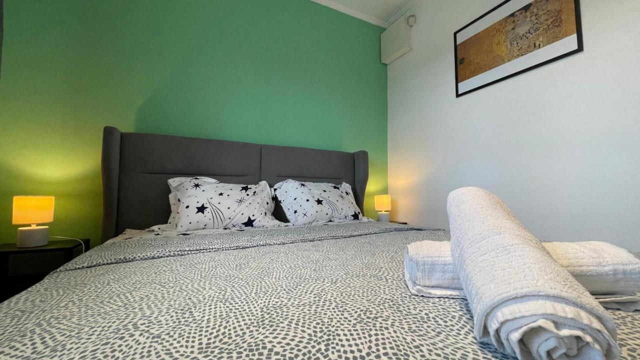 Terrace Balcony Downtown Delight Old Town Oasis City Center Universitate Square Old Town بوخارست المظهر الخارجي الصورة