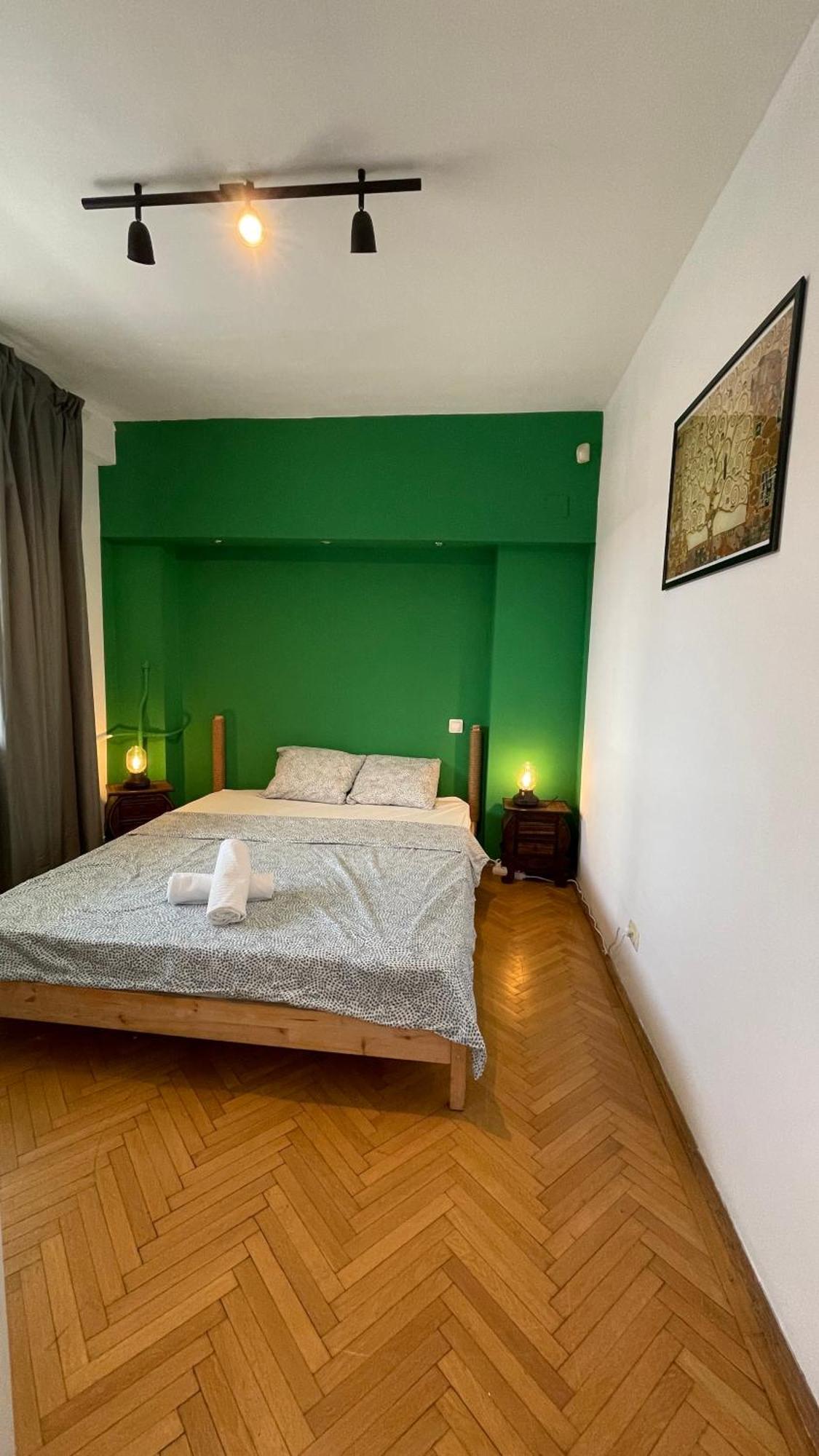 Terrace Balcony Downtown Delight Old Town Oasis City Center Universitate Square Old Town بوخارست المظهر الخارجي الصورة